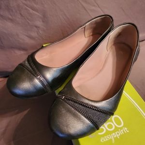 Flats, Easy Spirit, 7&1/2M, barely worn, silver/gray leather with wool